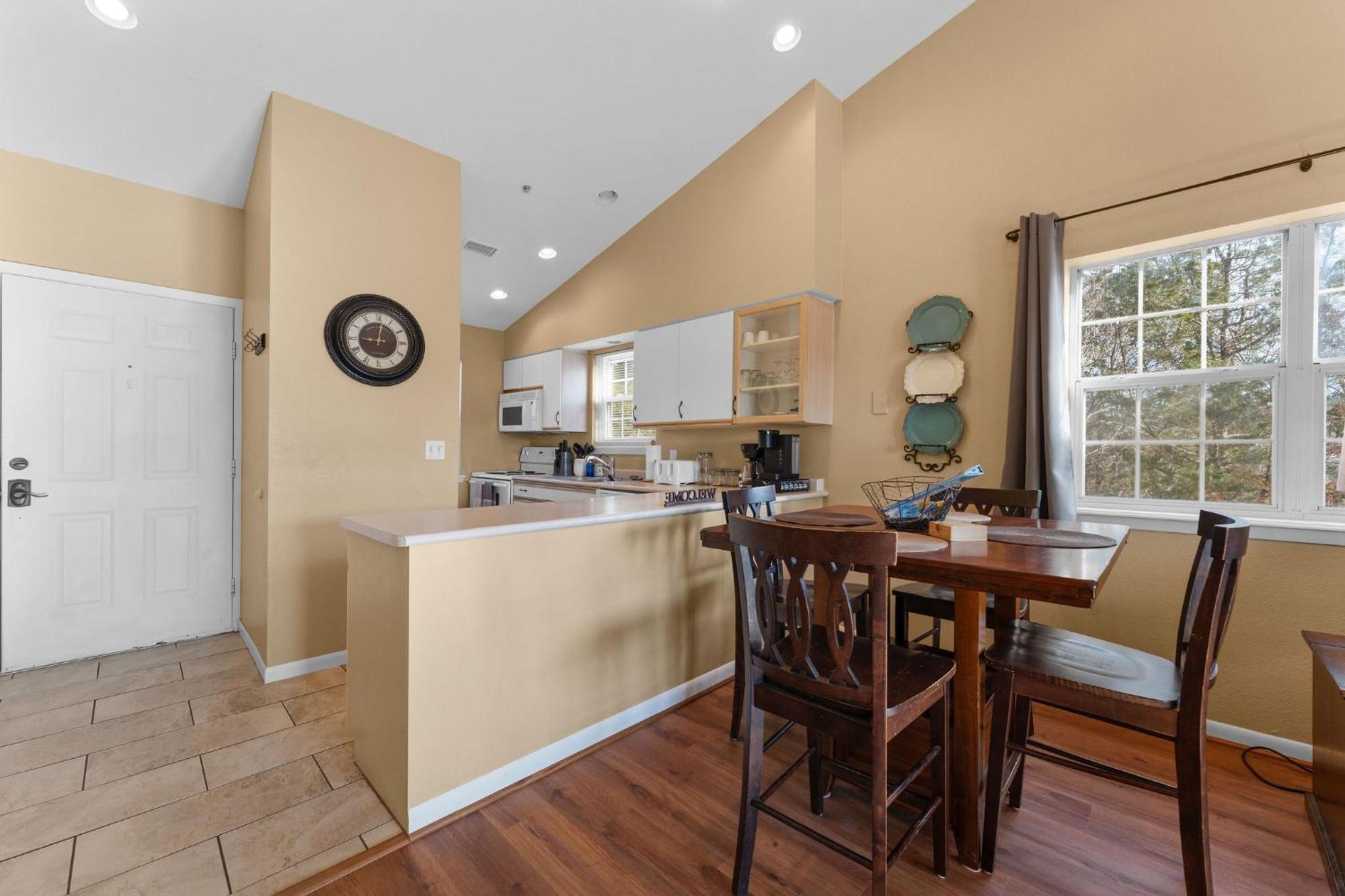 Point Lookout Cozy Top Floor 2Br Condo With View And Amenities!! المظهر الخارجي الصورة
